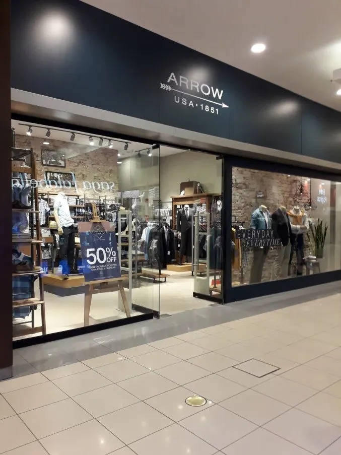 Loja Arrow em um shopping center